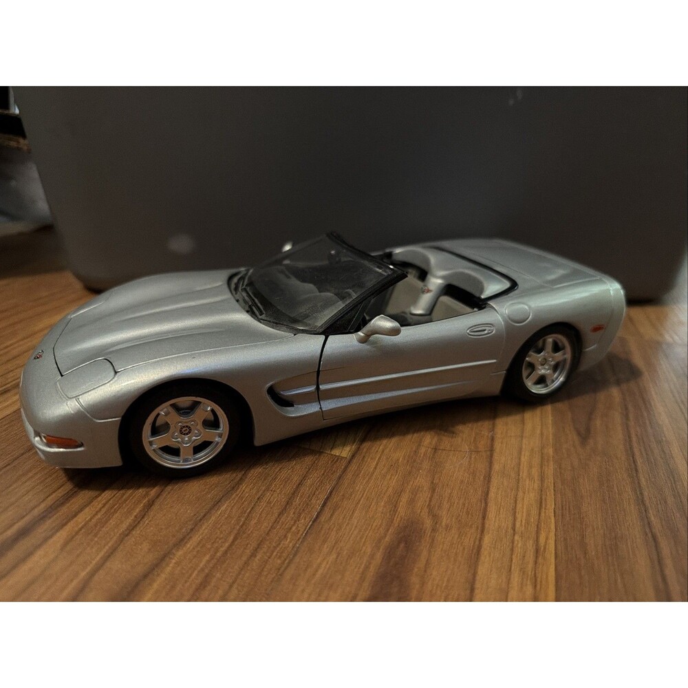 Bburago 1:18 Chevrolet Corvette Convertible 1998 Silver Diecast Opening Doors H…